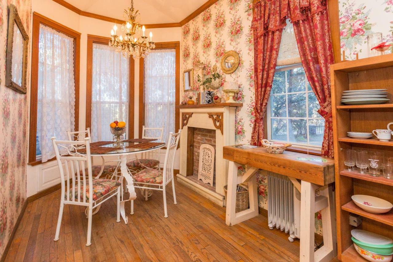 The Victorian Cottage At Creekside Camp & Cabins Marble Falls Zewnętrze zdjęcie
