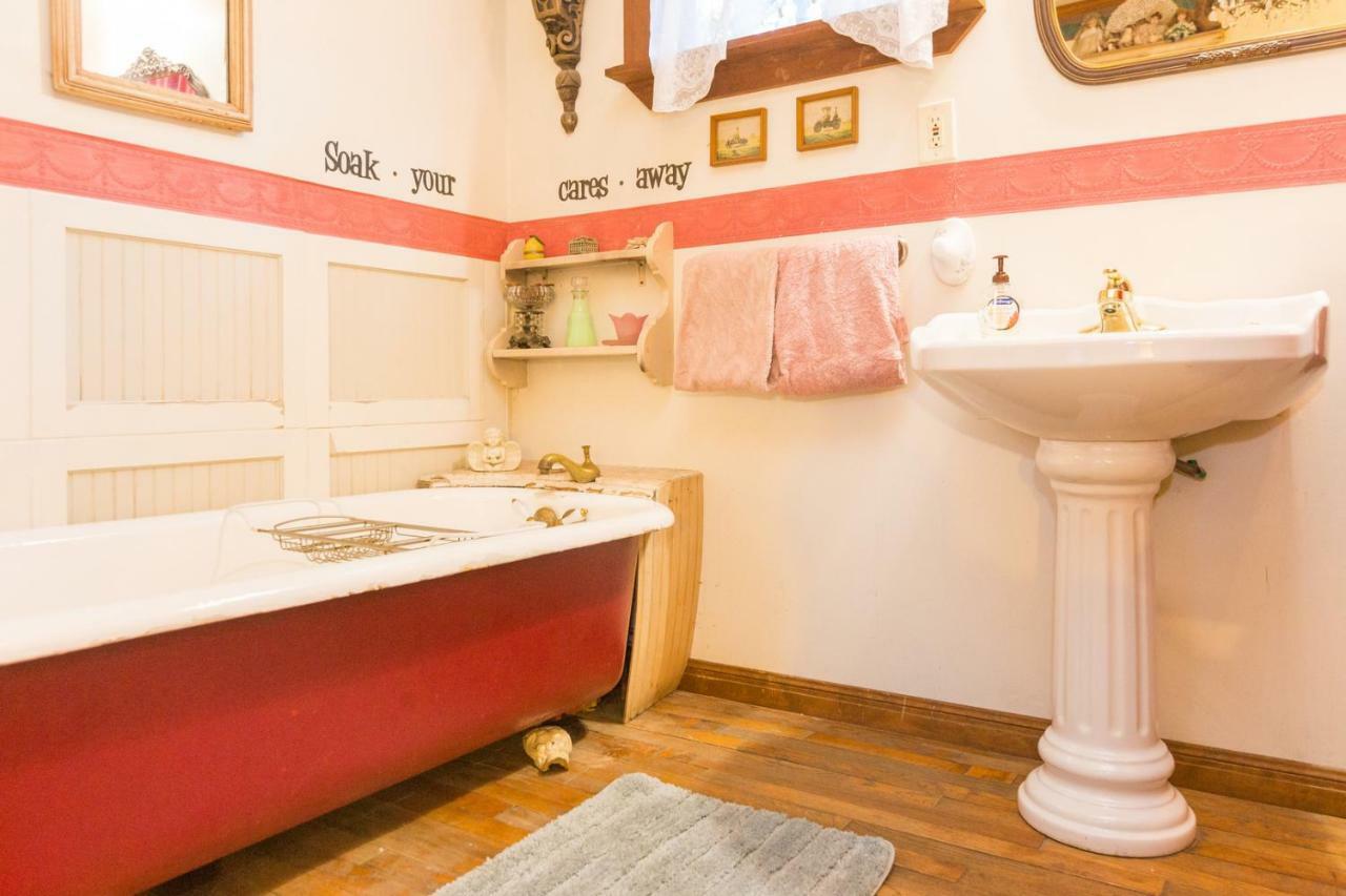 The Victorian Cottage At Creekside Camp & Cabins Marble Falls Zewnętrze zdjęcie